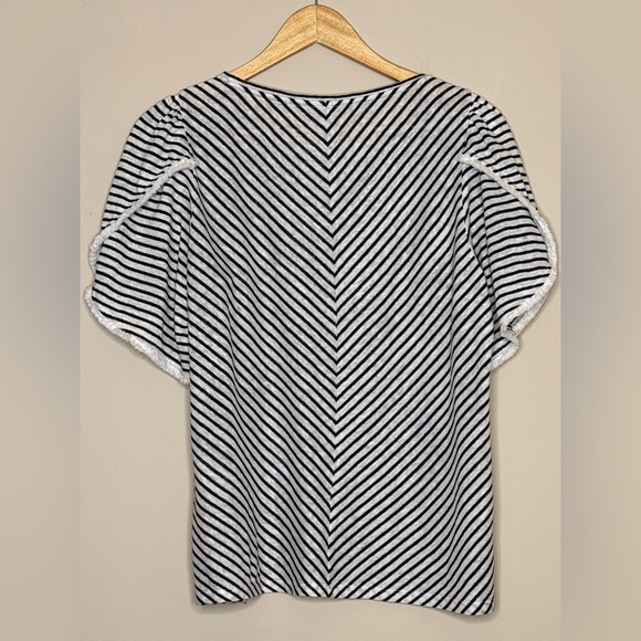Chicos Linen Flutter Fringe Sleeve Top Shirt Size 0 US S Black White Stripe - Picture 2 of 4